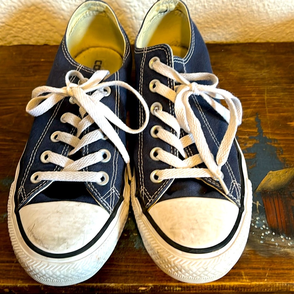 Converse, almost new, needs cleaning
